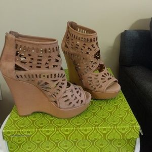 Gianni Bini nude wedges